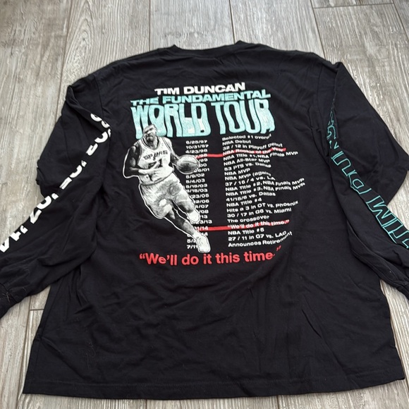 Mitchell & Ness Tim Duncan Fundamental World Tour Long Sleeve Tee Large - Picture 3 of 3